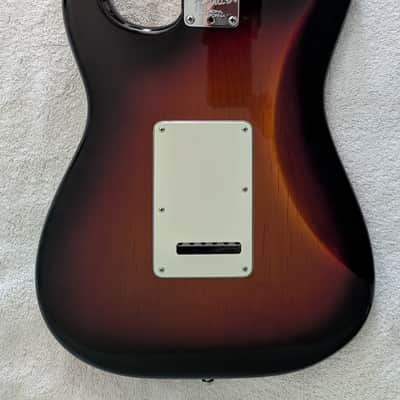 2013 Fender American Deluxe Stratocaster with Rosewood Fretboard - 3-Color Sunburst image 9