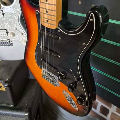 Fender Classic Series Stratocaster 3-Colour Sunburst 2003 Electric Guitar image 5