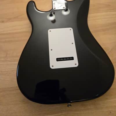 Fender Fender Stratocaster 2000s? - Black laquer image 4