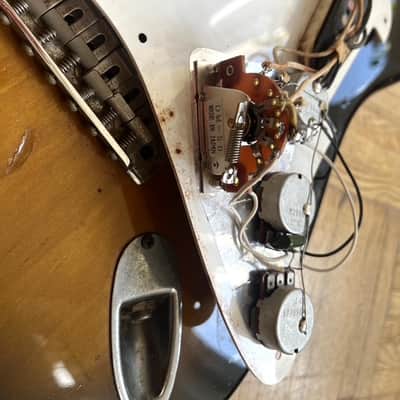 Fender Stratocaster 1983 - 2 Tone Sunburst image 9