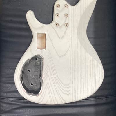 Unknown Bass Body 2020s? - White image 2