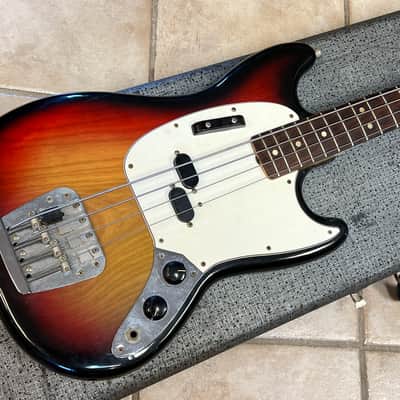 1975 Fender Mustang Bass 3 Color Sunburst w case image 3