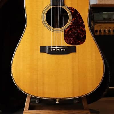 Martin HD28V Natural 2011 image 1