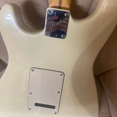 Fender American Standard Stratocaster with Maple Fretboard 1996 - 1997 - Vintage White image 3