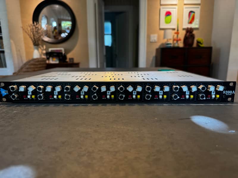API 8200A AUX MIXER image 1