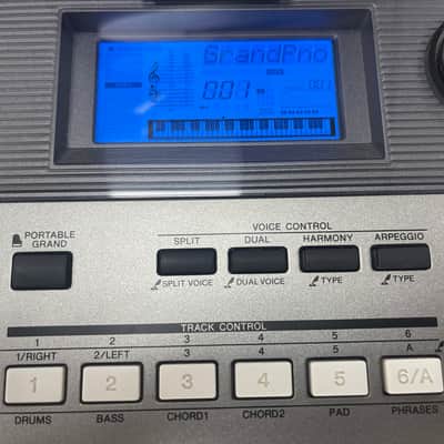 USED Yamaha PSR-E443 touch responsive digital keyboard image 3