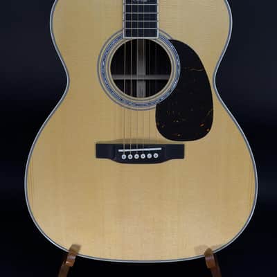 Martin J-40 Acoustic Guitar image 2