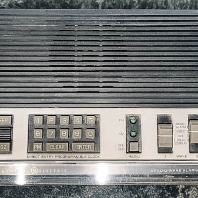 Vintage General Electric 7-4800A Grad U Wake Digital Clock Radio - 1980s image 2