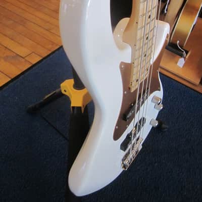 Aria Pro II 4-String Electric Bass RSB-618/4-WH - White/Gold image 10
