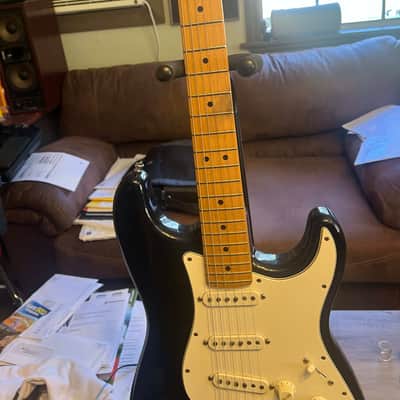 Fender Strat with Maple Fretboard 1987 - 1998 - Black image 3