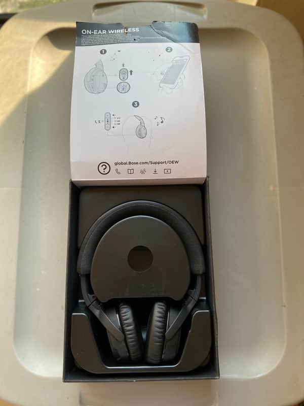 Bose Soundlink On Ear Wireless Headphones image 1