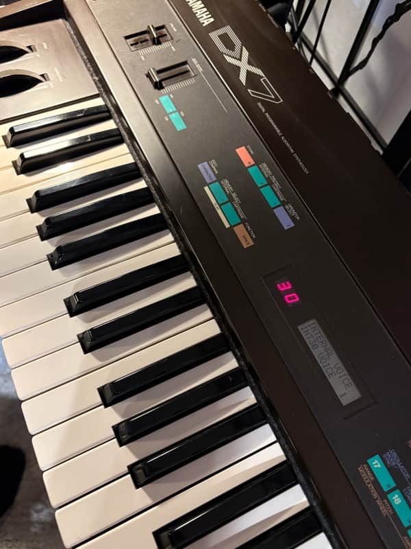Yamaha DX7 Programmable Algorithm Synthesizer 1983 - 1987 - Black image 1
