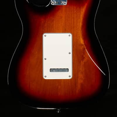 Fender Player Stratocaster HSS Maple Fingerboard 3-Color Sunburst (720) image 4