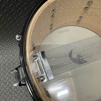 ddrum Dominio 13” x 7” Maple Snare Drum Black / Blue fade Die Cast Hoops image 13