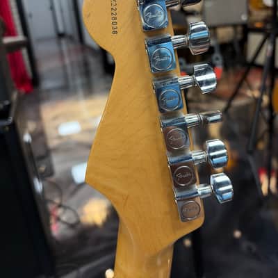 Fender Highway One Stratocaster with Maple Fretboard 2002 - Blonde image 4