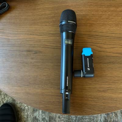Immagine Sennheiser AVX-835 Handheld Microphone System - 2