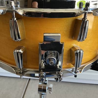 Scott’s custom drums Modern vintage Ludwig 6 ply maple shell 5 3/4” x 14” snare drum - Honey amber lacquer image 5