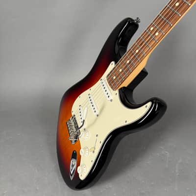 2011 Fender Standard Stratocaster RW sunburst like new Case image 13