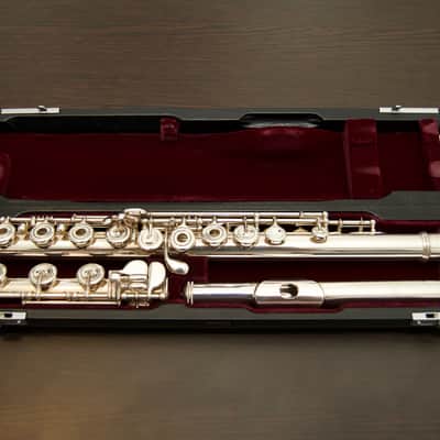 Yamaha YFL-674 Sterling Silver, B Foot, Open Hole, Offset G, Split E, Heavy Wall, C# Trill image 1