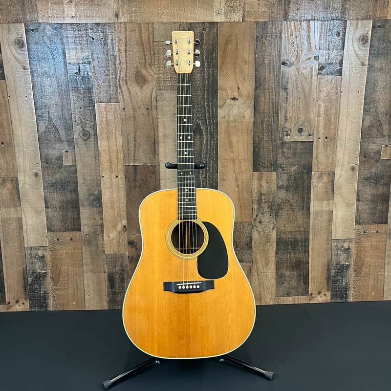 Martin D-28 1986 Natural Finish w/Hard shell case Acoustic Electric Guitar image 1