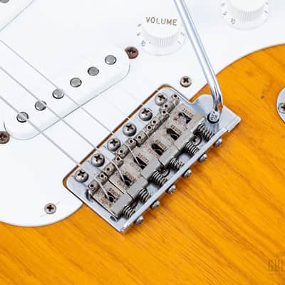 2006 Fender DiMarzio Collection ‘54 Stratocaster ST54-120DMC Sunburst Lacquer, Near-Mint w/ Tweed Case, Japan MIJ image 8