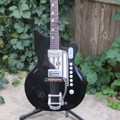 Vintage National Valco Val Pro 88 1962 Black Resoglas 3 pickups & Bigsby image 2