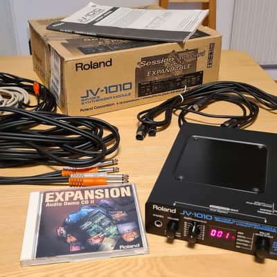 Roland JV-1010 64-Voice Synthesizer Module 1999 - 2003 - Black