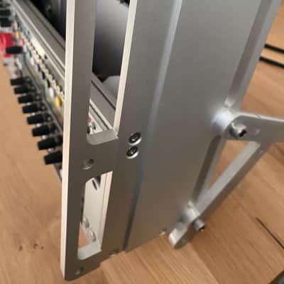 L-1 Synthesizer 6U 104 HP eurorack case with stand image 3