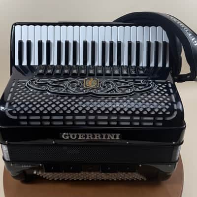 Guerrini Folk Accordion LMMMH– 5 Reeds, No Tone Chamber (Non-Cassotto) – Excellent to Mint Condition image 1