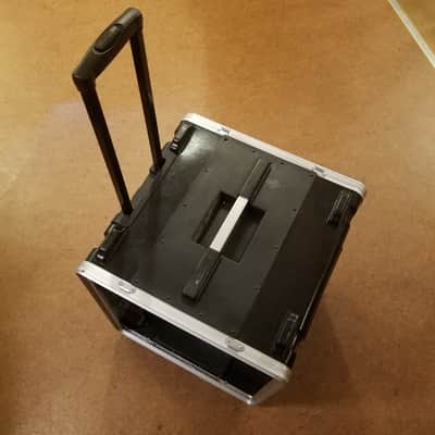 Light 8U rack mount road case wheels rolling no doors 14" high rack 8 space 2000s - black molded plastic image 2