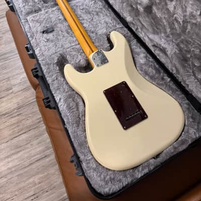 Fender American Professional II Stratocaster with Rosewood Fretboard 2020 - Present - Olympic White image 4