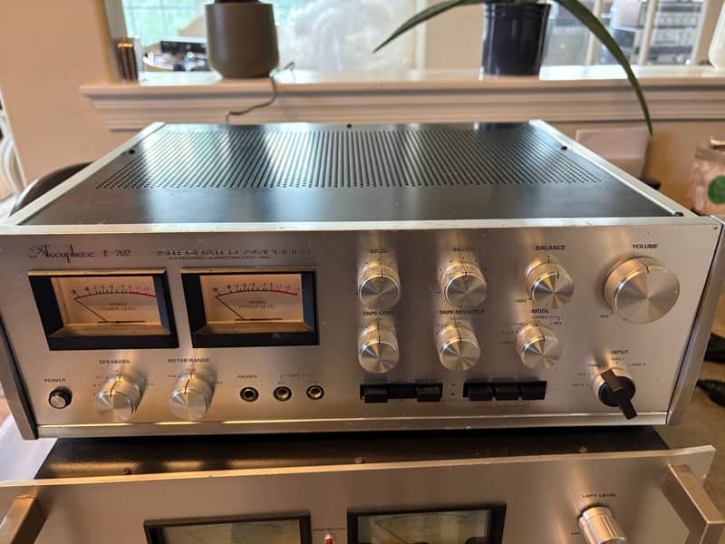 Accuphase E-202 integrated pre amp image 1