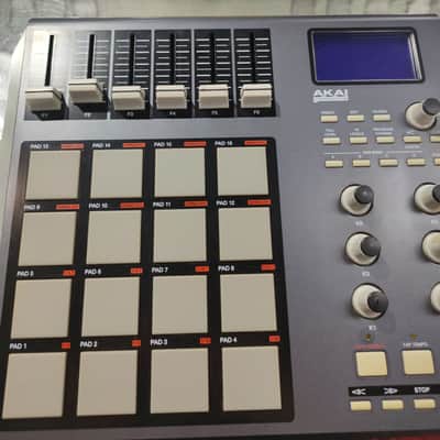 Akai MPD26 2010s - Gray