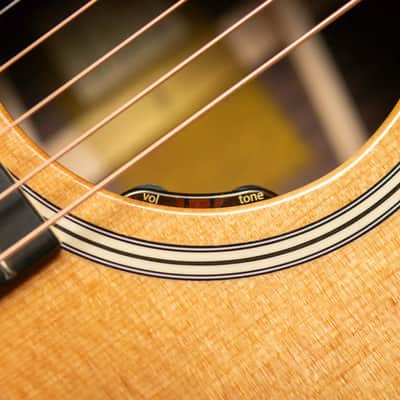 Taylor Gold Label 712e Grand Concert Acoustic/Electric Guitar - Natural with Hardshell Case image 12