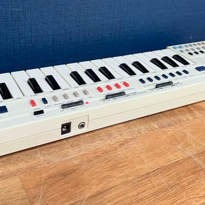 Casio PT-20 29-Key Mini Synthesizer - White image 3