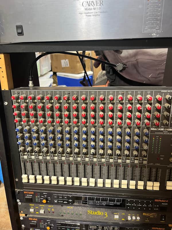 Mackie CR1604 16-Channel Mic / Line Mixer