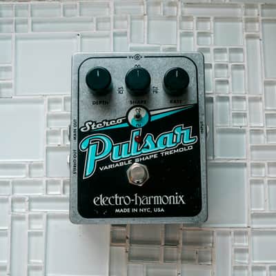 Electro-Harmonix Stereo Pulsar Analog Tremolo image 1