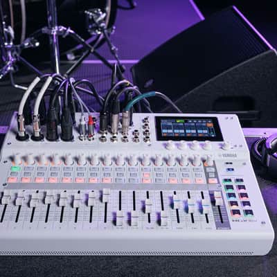 Yamaha MGX16-W 22ch Digital Mixer, dual USB-C audio interface, white image 4