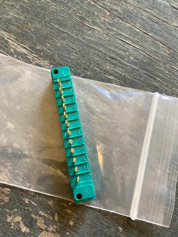 Unknown 12 pin card edge connector - Grn image 1