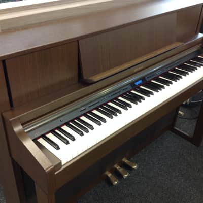 ROLAND LX7 Digital Piano, Brown Walnut - Includes warranty and delivery image 2