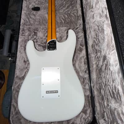 Fender Ultra II Stratocaster Maple Fingerboard Electric Guitar 2025 - Avalanche image 2