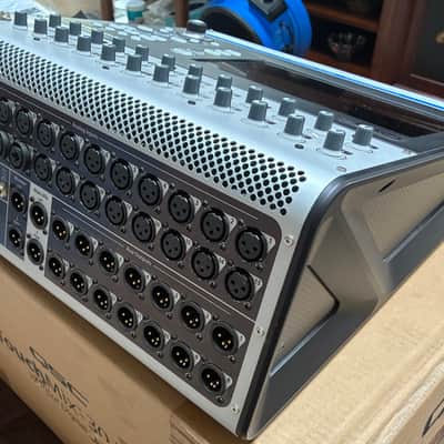 QSC TouchMix-30 Pro Touch Screen Compact Digital Mixer image 4