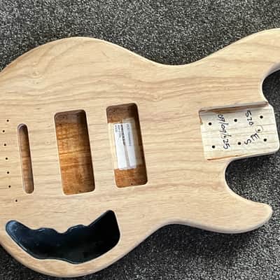 G&L CLF Research L-2500 S750 bass body V USA base coat ash image 1