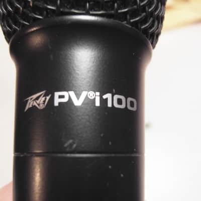 Peavey PVi100 dynamisches Mikrophon mit langem Kabel Halter  und Hülle microphone image 2