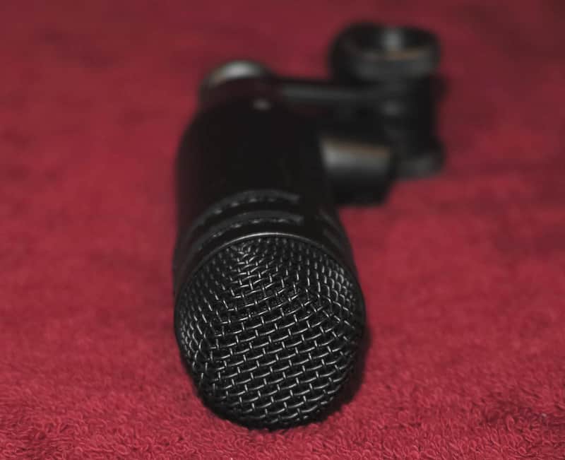 Yamaha MZ204 Dynamic Microphone | Reverb