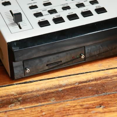 Akai MPC2000XL MIDI Production Center 2000 - 2005 - White - Serviced image 4