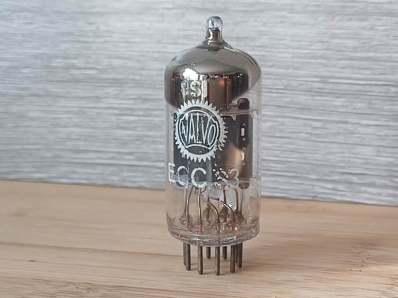 Super rare NOS 1960 VALVO 12AX7 ecc83 I60 45° declined getter, very strong, fully tested Superb sounding tubes ! Best Mullard substitute. image 1