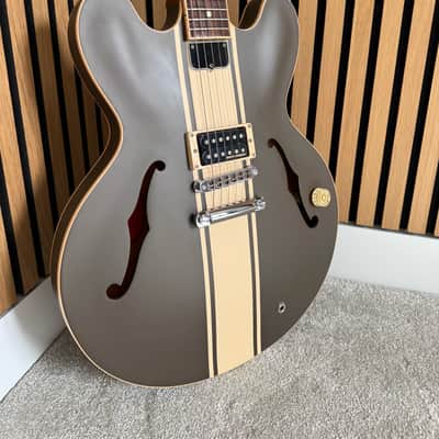 Gibson Tom DeLonge Signature ES-333 | Satin Brown with Stripe image 4