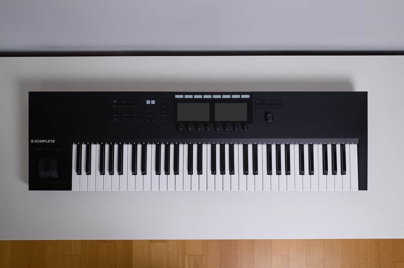 Native Instruments Komplete Kontrol S61 Mk2 2010s - Black image 1