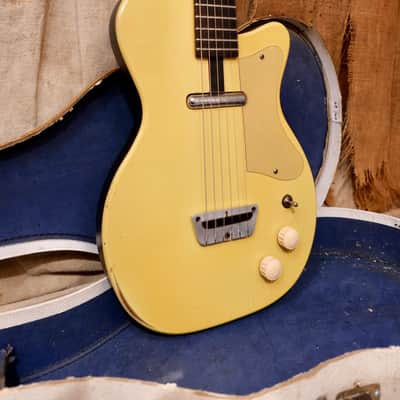 Silvertone Danelectro Model 1357 1955 - Yellow image 5